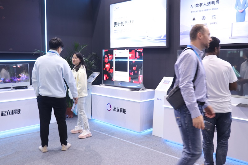 起鴻科技在第25屆高交會上展示透明OLED技術創新
