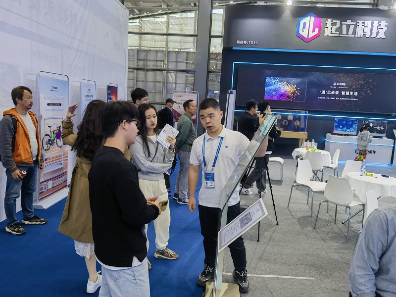 起鴻科技在第25屆高交會上展示透明OLED技術創新